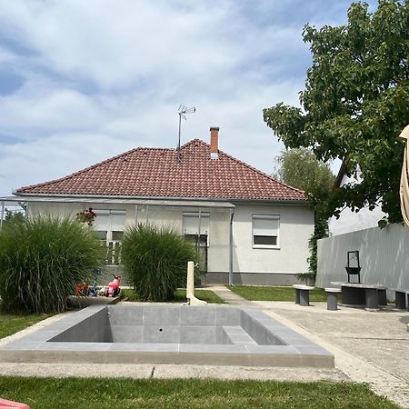Pandora Pool Apartman Hajdúszoboszló Zewnętrze zdjęcie